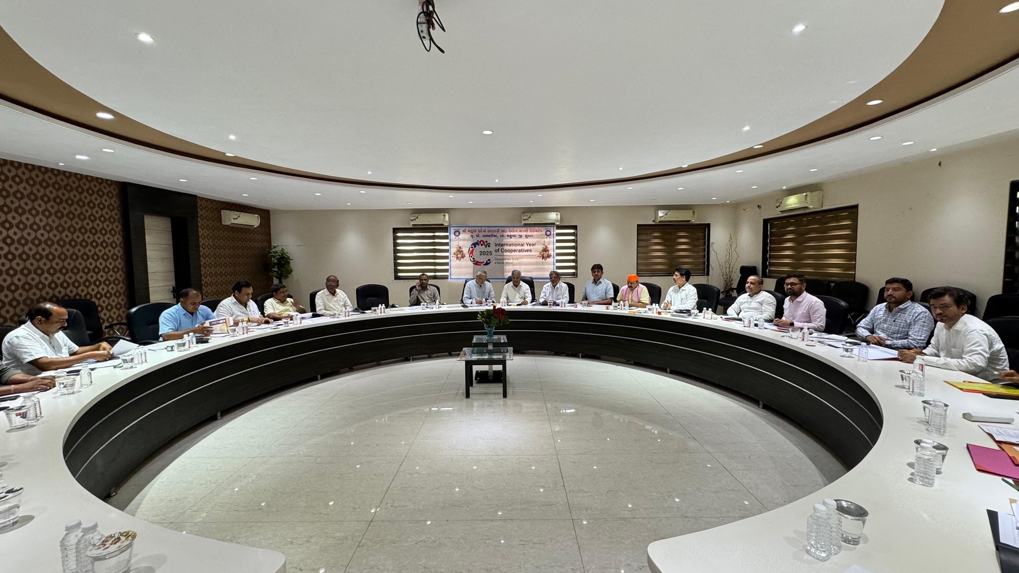 તા.૧૫-૦૫-૨૦૨૫ ના રોજ સુગરની કામગીરી અંગે મહુવા સુગર ફેકટરી ખાતે સમીક્ષા બેઠક મળી હતી.